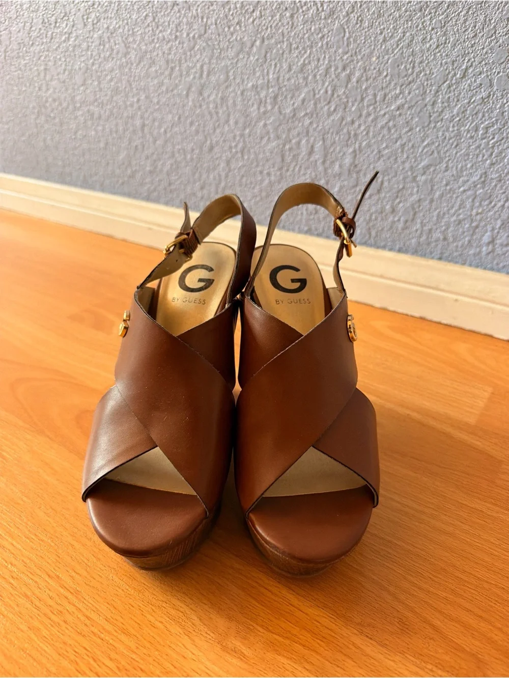 G by Guess step out